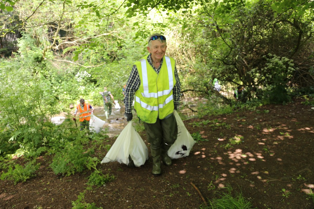 Cllr. Joe Newman helping the tidy towns group clean the river beside the castle, photo by Tim Ralph www.timralphphotography.com